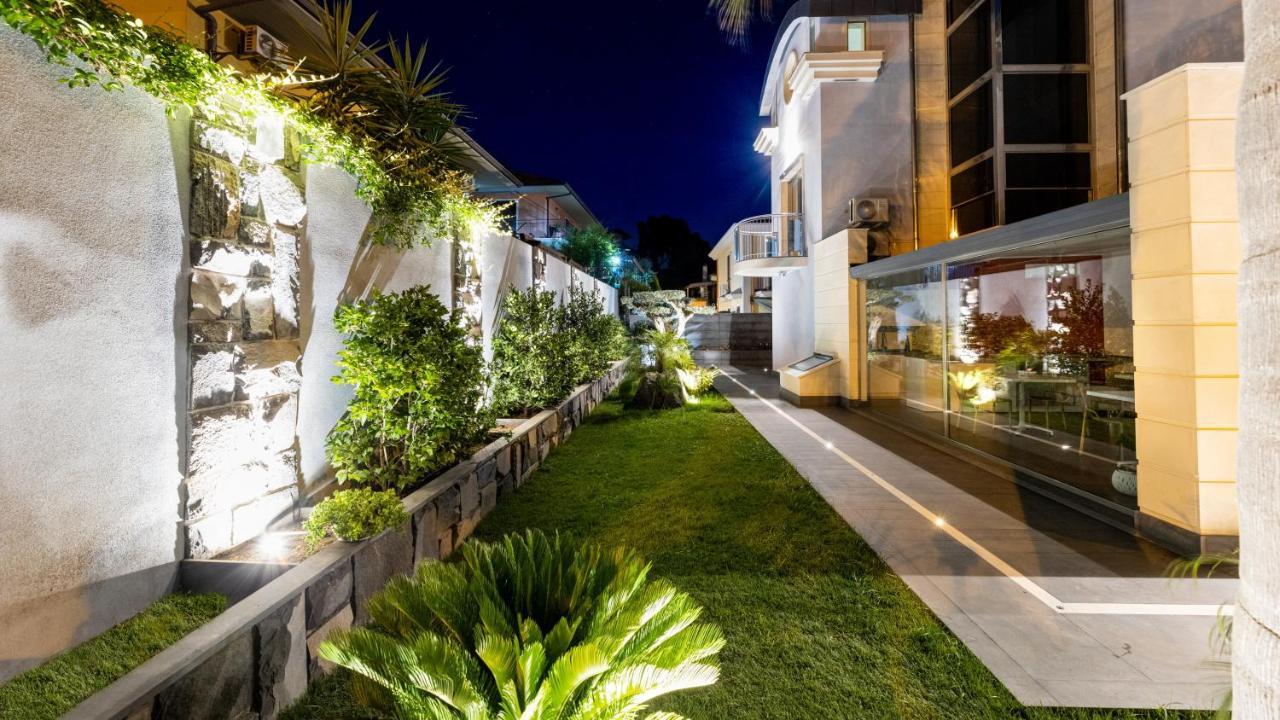 Zaffiro Lavico Rooms Etna Nature Sea Acireale Exterior photo